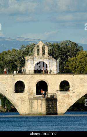 Chapelle Saint Nicolas sur le Pont d'Avignon ou Pont Saint Bénézet sur le Rhône, Avignon, Vaucluse, Provence, France Banque D'Images