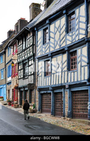 Maisons colorées à colombages à Tréguier, Côtes-d'Armor, Bretagne, France Banque D'Images