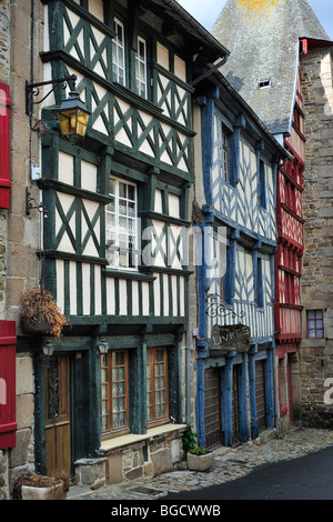 Maisons colorées à colombages à Tréguier, Côtes-d'Armor, Bretagne, France Banque D'Images