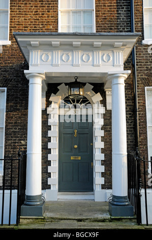 Porte avant pour maison géorgienne avec portiques et Highbury canopée Highbury Lieu Département du Nord-Ouest Angleterre UK Banque D'Images