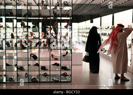 Un shoeshop dans le centre commercial de Dubaï, Émirats Arabes Unis Banque D'Images