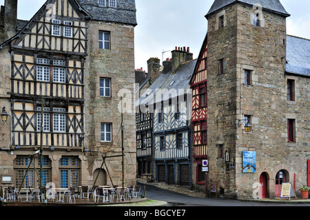 Maisons colorées à colombages à Tréguier, Côtes-d'Armor, Bretagne, France Banque D'Images