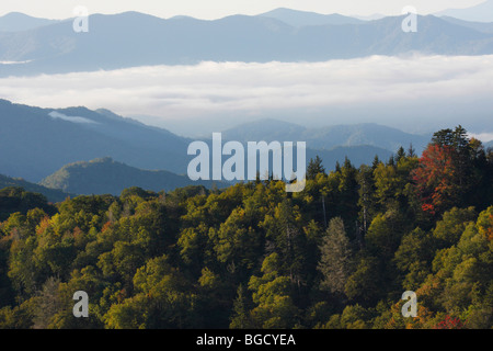 Parc national des Great Smoky Mountains dans le Tennessee aux États-Unis vue de dessus brume vue de dessus Amérique du Nord style de vie américain vie quotidienne haute résolution Banque D'Images