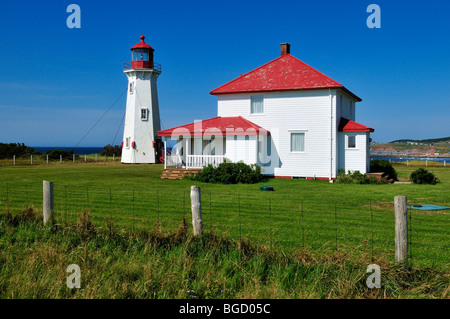 Phare de bassin au Cap du Sud, l'Île du Havre-Aubert, Îles de la Madeleine, Îles de la Madeleine, Québec, Canada Maritime, Nord Banque D'Images