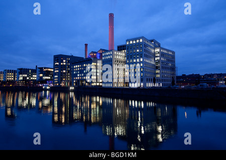 Bâtiment industriel, usine de chauffage dans le port Westhafen, Frankfurt am Main, Hesse, Germany, Europe Banque D'Images