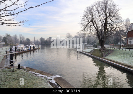 La Tamise à Shepperton Hiver Banque D'Images