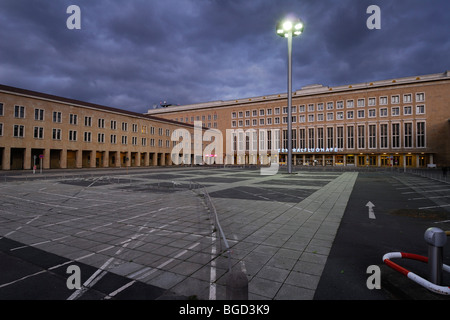 Berlin. L'Allemagne. Aéroport de Tempelhof. Architecte Ernst Sagebiel. Banque D'Images