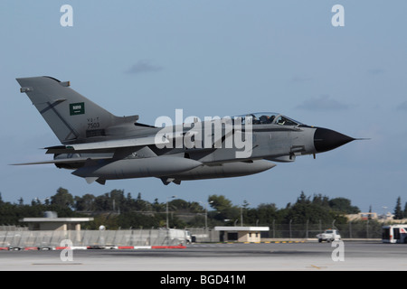 L'aviation militaire. Arabie Royal Air Force d'avions bombardiers Tornado IDS à l'Arabie saoudite après en rénovation par BAE Systems au Royaume-Uni Banque D'Images