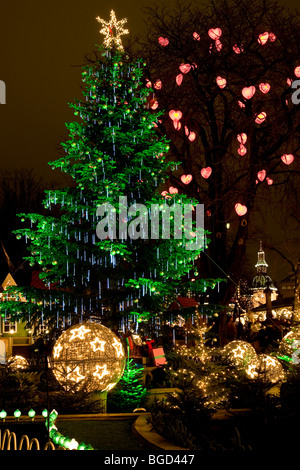 Arbre de Noël à Tivoli, Copenhague, Danemark, Europe Banque D'Images