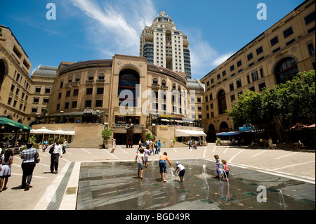 La place Nelson Mandela. Sandton, Johannesburg, Afrique du Sud Banque D'Images