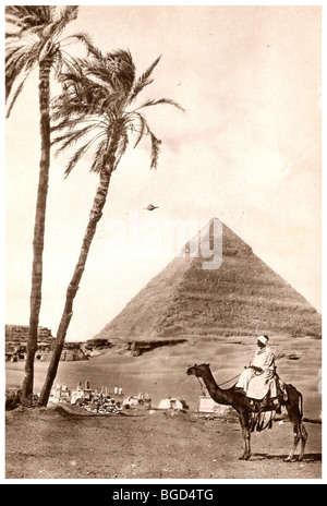 'Vintage' photo de l'ancien Egypte avec des ovnis en arrière-plan. Banque D'Images