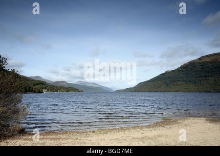 Loch Lomond en regardant vers le nord depuis Firkin point sur la rive ouest, Loch Lomond et le parc national de Trossachs, Écosse, Royaume-Uni Banque D'Images