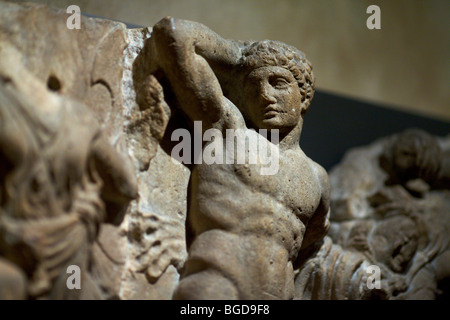 Détails de la frise Bassae former le Temple d'Apollon illustrant les combats entre Grecs et amazones et Lapiths et les Centaures Banque D'Images