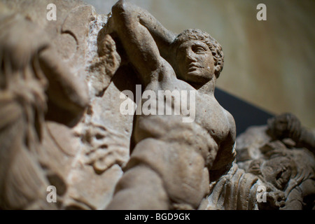 Détails de la frise Bassae former le Temple d'Apollon illustrant les combats entre Grecs et amazones et Lapiths et les Centaures Banque D'Images
