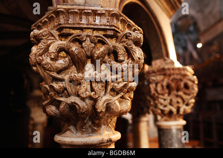 La chaire capital ci-dessous, la cathédrale de Saint-Laurent, Katedrala Sv. Lovre, Trogir, en Dalmatie, Croatie, Europe Banque D'Images