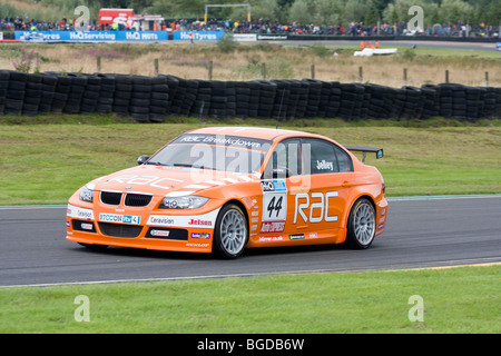 Stephen Jelley roulant pour RAC au cours de 2009 de l'équipe British Touring Car Championships course en circuit Knockhill, Fife, Scotland Banque D'Images