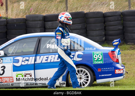 Jason Plato se retire de la British Touring Car Championships 2009 course en circuit Knockhill, Fife, Scotland Banque D'Images