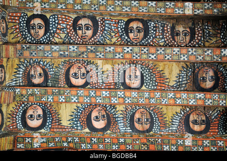 Célèbre plafond peint dans l'Église Debre Berhan Salassie, UNESCO World Heritage Site, Gonder, Gondar, Amhara, Ethiopie, Afrique Banque D'Images