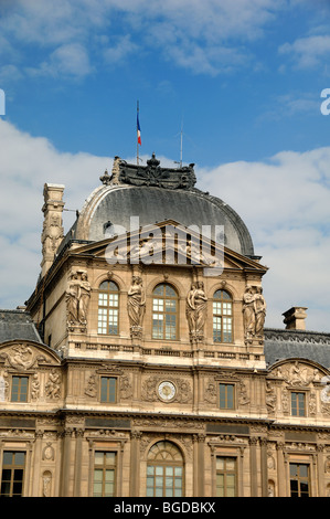 Façade baroque du Musée du Louvre ou du Grand Palais du Louvre, aile Sully, Paris, France Banque D'Images