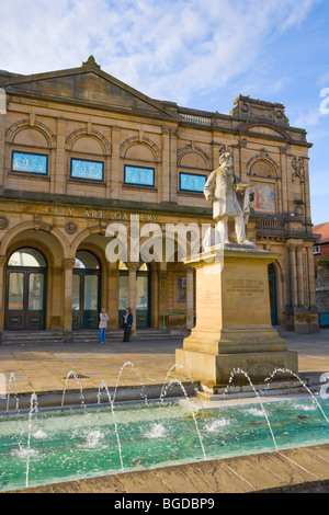 William Etty statue et fontaine contre City Art Gallery, York, Yorkshire, Angleterre, Royaume-Uni, Europe Banque D'Images