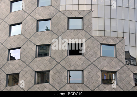 Détail de façade de bâtiment postmoderne Haas-Haus à Vienne (Wien), l'Autriche, conçu par l'architecte Hans Hollein Banque D'Images