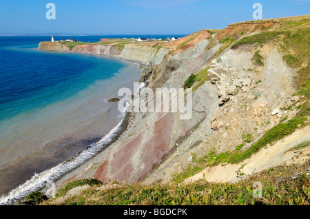 Falaises colorées près de pointe de la lumière, l'île d'entrée, l'île d'Entrée, Îles de la Madeleine, Îles de la Madeleine, Québec Maritime, C Banque D'Images
