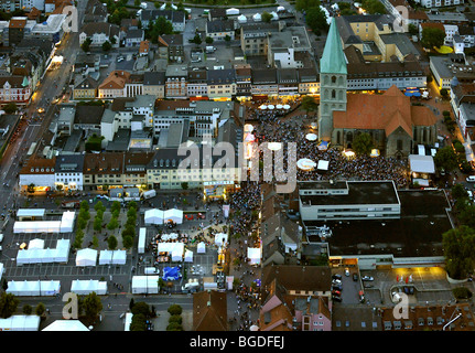 Photo aérienne, église Pauluskirche, Dawn, Nordrhein-Westfalen-Tag festival à Hamm, région de la Ruhr, en Rhénanie du Nord-Westphalie, G Banque D'Images