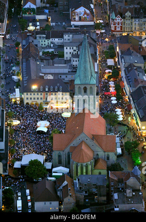 Photo aérienne, église Pauluskirche, Dawn, Nordrhein-Westfalen-Tag festival à Hamm, région de la Ruhr, en Rhénanie du Nord-Westphalie, G Banque D'Images