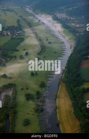 Photo aérienne, la rivière Ruhr, vallée de la rivière Ruhr, brume matinale, épis, Hattingen, région de la Ruhr, en Rhénanie du Nord-Westphalie, Allemagne, Banque D'Images