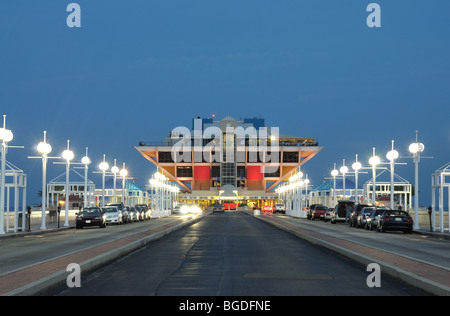 Pier à Saint-Pétersbourg la nuit, Florida USA Banque D'Images