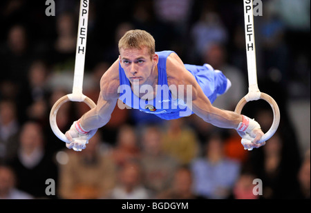 Flavius Koczi, Roumanie, sur les anneaux, EnBW, 2009 Coupe du Monde de Gymnastique Porsche-Arena, Stuttgart, Bade-Wurtemberg, Allemagne, Union européenne Banque D'Images