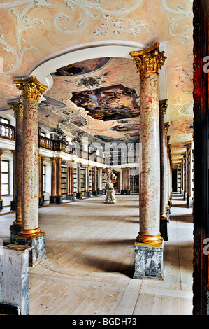 Dans la bibliothèque de l'abbaye bénédictine d'Ottobeuren, Bavaria, Germany, Europe Banque D'Images