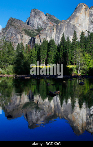 En été, la rivière Merced Yosemite Valley, Yosemite National Park, Californie