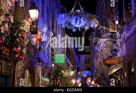 Les lumières de Noël dans les rues de Strasbourg, France.cette célèbre ville est la capitale de Noël en Europe. Banque D'Images