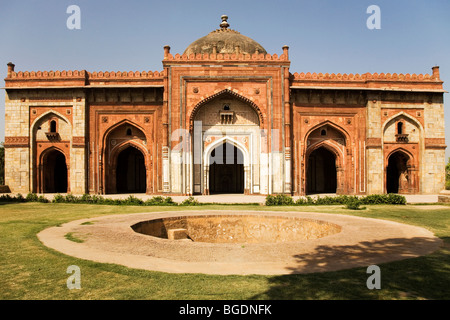 Le Qal'a-i-Kuhna Masjid (mosquée) dans le Purana Qila de Delhi, Inde. Il a été construit dans le cadre de Sher Shah en 1541. Banque D'Images