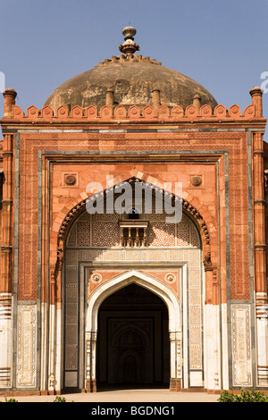 Le Qal'a-i-Kuhna Masjid (mosquée) dans le Purana Qila de Delhi, Inde. Il a été construit dans le cadre de Sher Shah en 1541. Banque D'Images