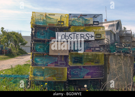 Les casiers à homards stockés sur l'île Monhegan Maine Banque D'Images