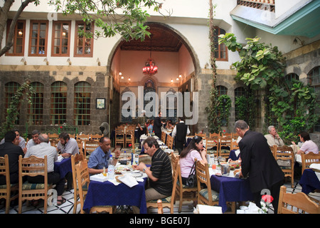 Syrie, Damas, Vieille Ville, Quartier historique de Bab Touma, Damascène chambre rénové qu'un restaurant Banque D'Images