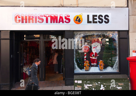 La boutique de Noël 4 de moins dans le centre-ville de Norwich, Norfolk, UK Banque D'Images