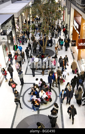 Le lendemain de la vente dans un magasin Sears dans un centre commercial de Toronto, Canada. Banque D'Images