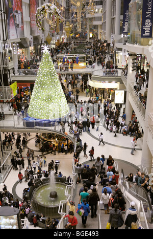 Le Centre Eaton de Toronto le lendemain. Toronto, Ontario, Canada. Banque D'Images