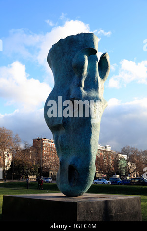 United Kingdom West London Marble arch statue d'une tête de cheval géant Banque D'Images