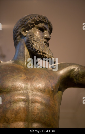 Statue en bronze de Zeus ou Poséidon style sévère ca 460BC. On trouve dans la mer au large du cap Artemision Banque D'Images