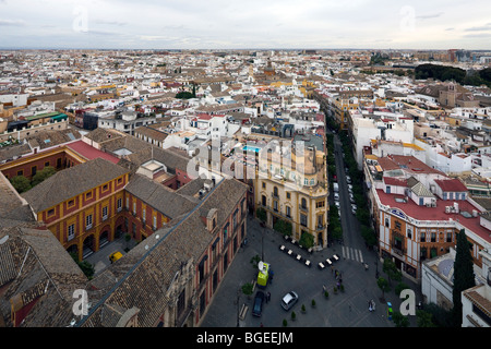 Vue de la ville de Séville de la Giralda, le clocher de la cathédrale Banque D'Images