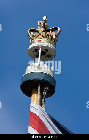 Couronne d'or en haut de mât Royal Yacht Britannia Banque D'Images