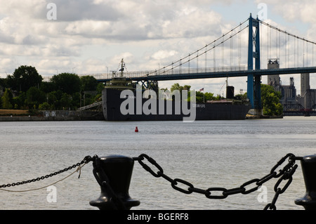 SS Willis B Boyer bateau sur la rivière Maumee à Toledo, Ohio Banque D'Images