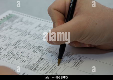 Modèles de bulletins de vote électronique lors d'une journée portes ouvertes à un conseil d'élections à New York Banque D'Images