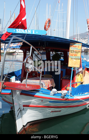 Gros plan d'un taxi en bois lumineux, Bodrum, Turquie Banque D'Images