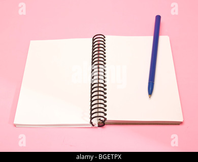 Carnet et un stylo Banque D'Images