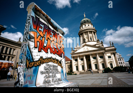 Morceau de l'ancien mur de Berlin Gendarmenmarkt à dans la capitale allemande de Berlin. Banque D'Images
